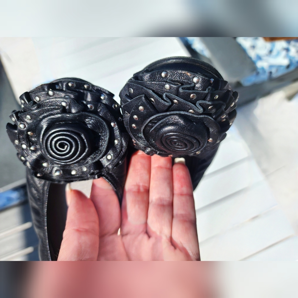 VALENTINO Garavani Black Leather Ballet Flats